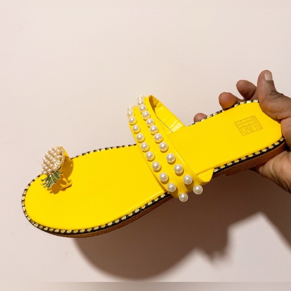 Sweet & Fresh Toe-Post Sandals With Pearl & Pineapple DecorYellow Flat Sandals - Picture 4 of 8